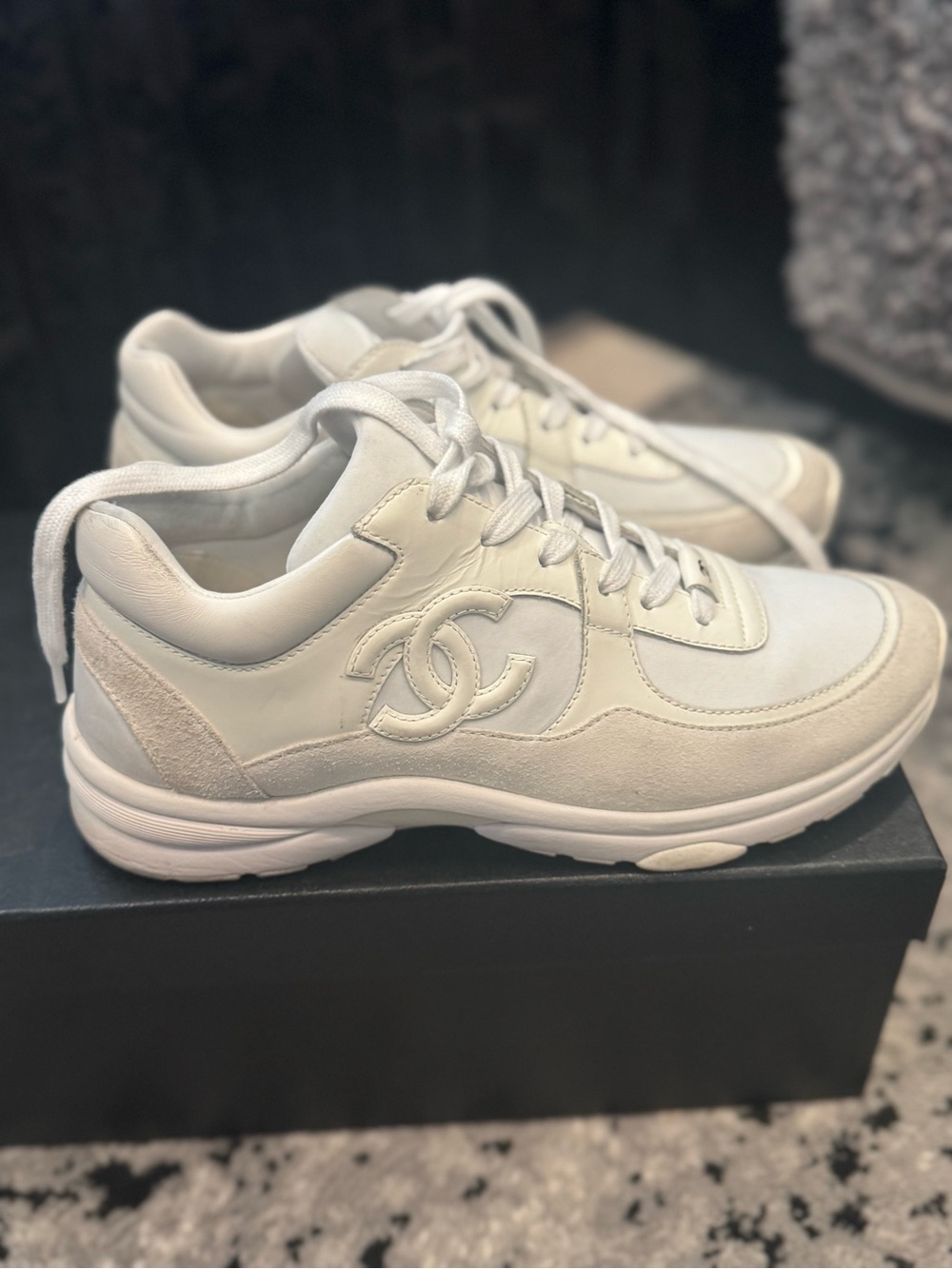 CHANEL White Women's Low-Top Sneakers - Picture 4 of 10